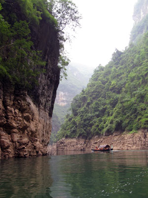 A narrow gorge, going up it in small "sampans" ... very pretty ... click to see a large image